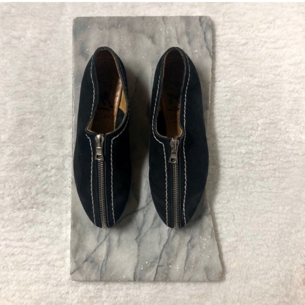 Free Lance Paris Black Leather Zip Front Flats Made in France Classic Old Money